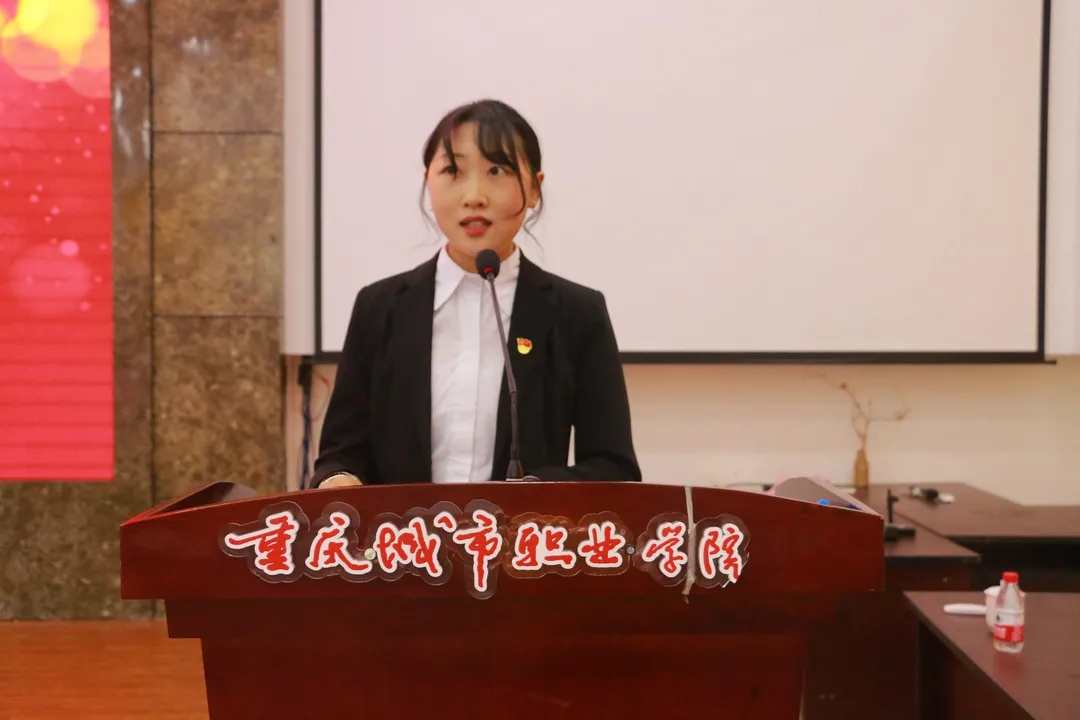学生代表张焱发言.jpg