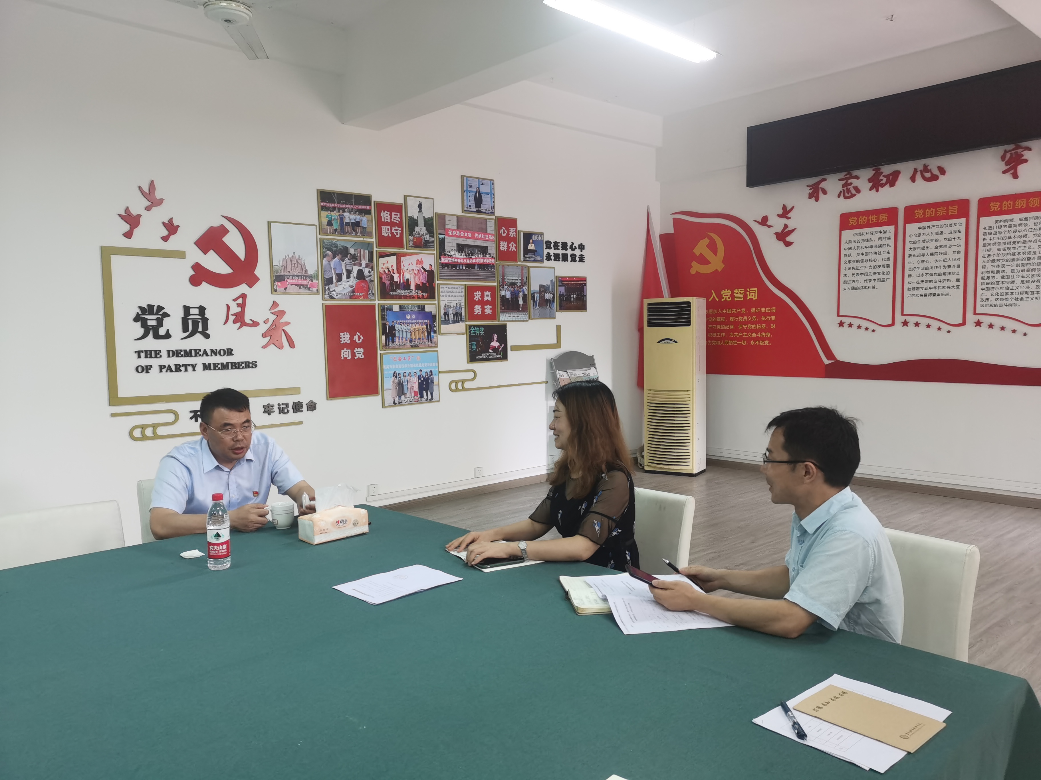 刘校长调研旅游系.jpg