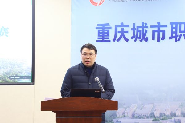 刘校讲话.jpg